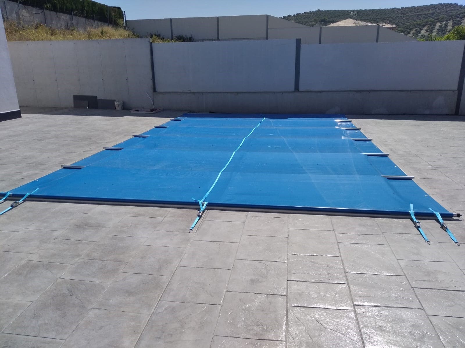 Pool bar cover view 3